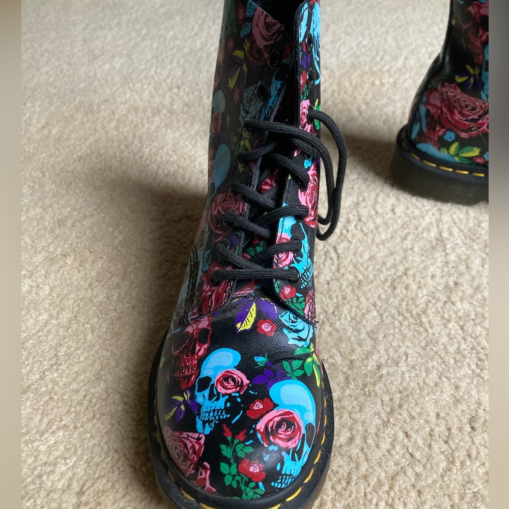 Floral skull Doc Martens (NEW) - Picture 2 of 3